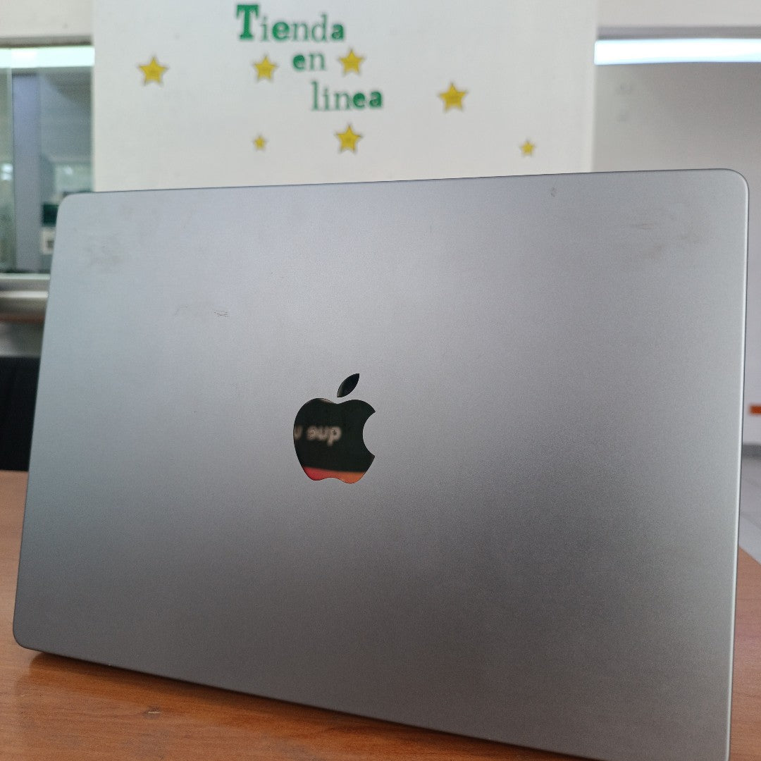 LAPTOP APPLE MACBOOK PRO 14" 2021 3.2 A2442 (8 CPU/14 GPU) 512 GB SSD 16 GB RAM (SEMINUEVO)