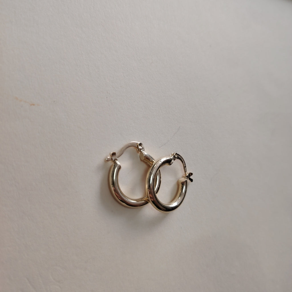 ARETES TEJIDO ARRACADAS LISAS 14K 1.6 GR (NUEVO)