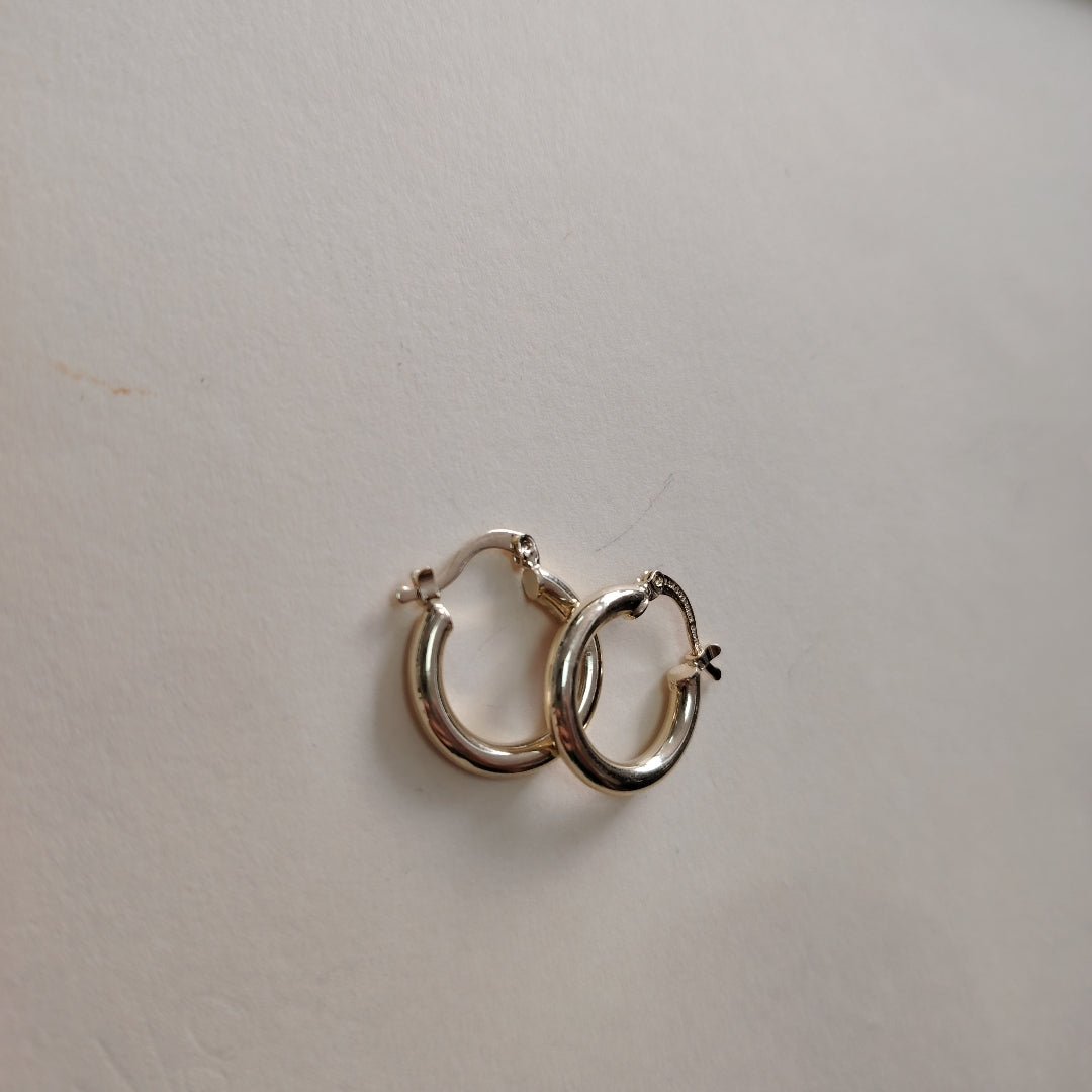 ARETES TEJIDO ARRACADAS LISAS 14K 1.6 GR (NUEVO)