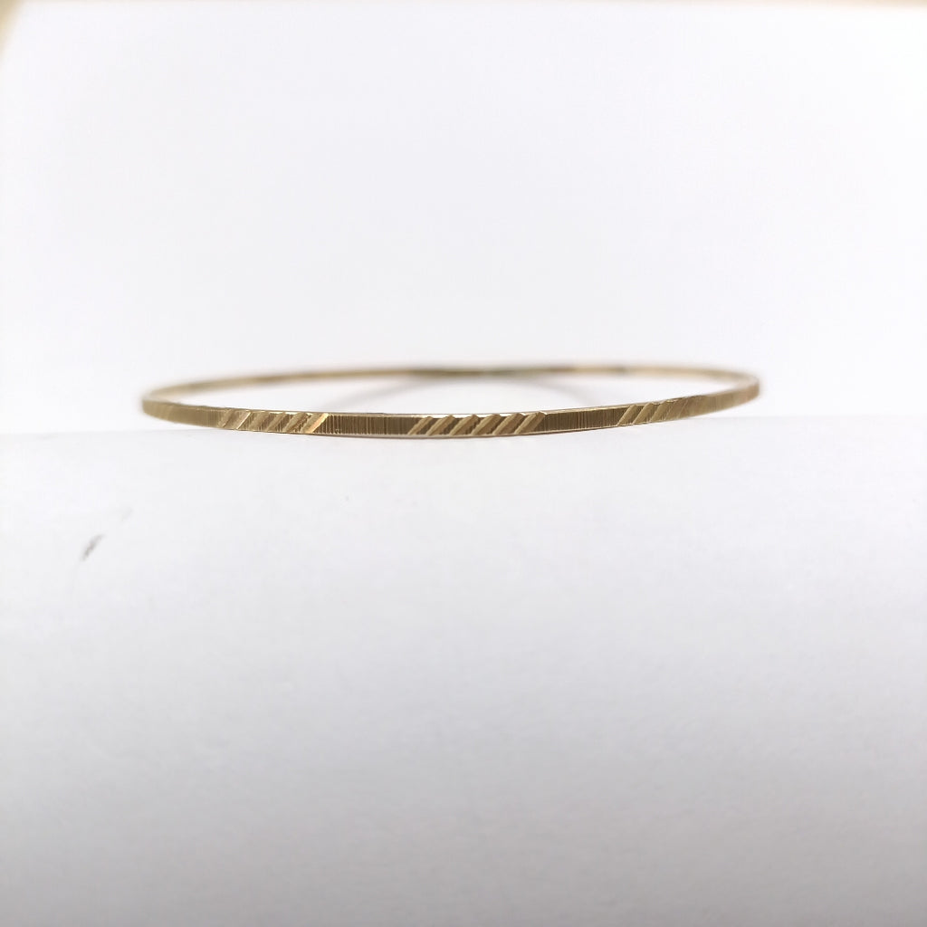 PULSERA RIGIDA ORO 10 K 2.7 GRMS (SEMINUEVO)