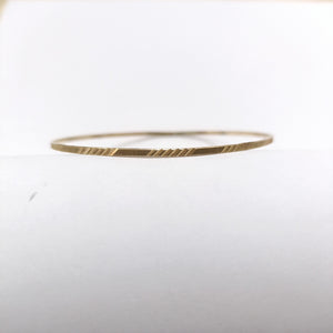 PULSERA RIGIDA ORO 10 K 2.7 GRMS (SEMINUEVO)