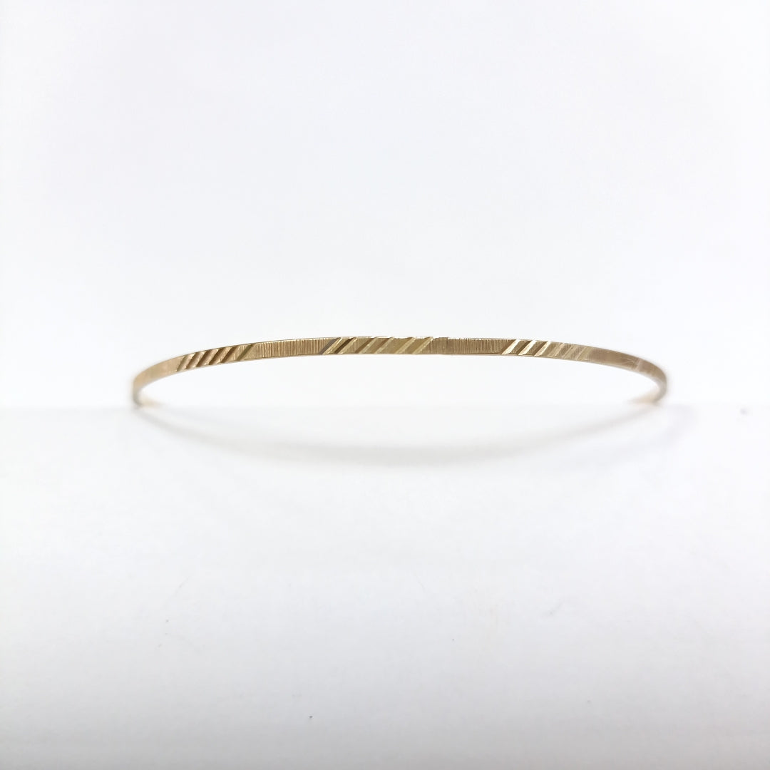 PULSERA RIGIDA ORO 10 K 2.6 GRMS (SEMINUEVO)
