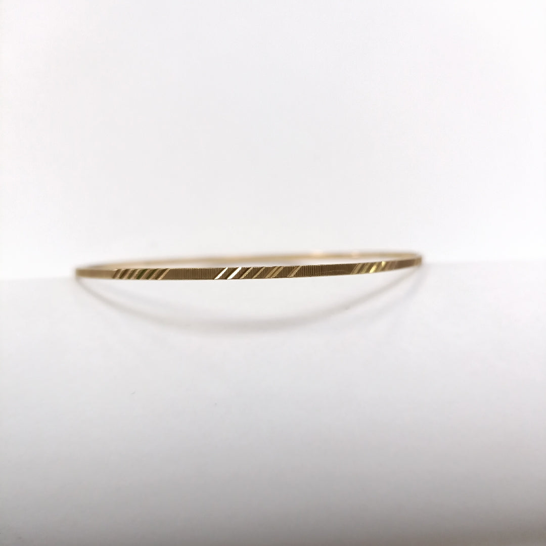 PULSERA RIGIDA ORO 10 K 2.7 GRMS (SEMINUEVO)