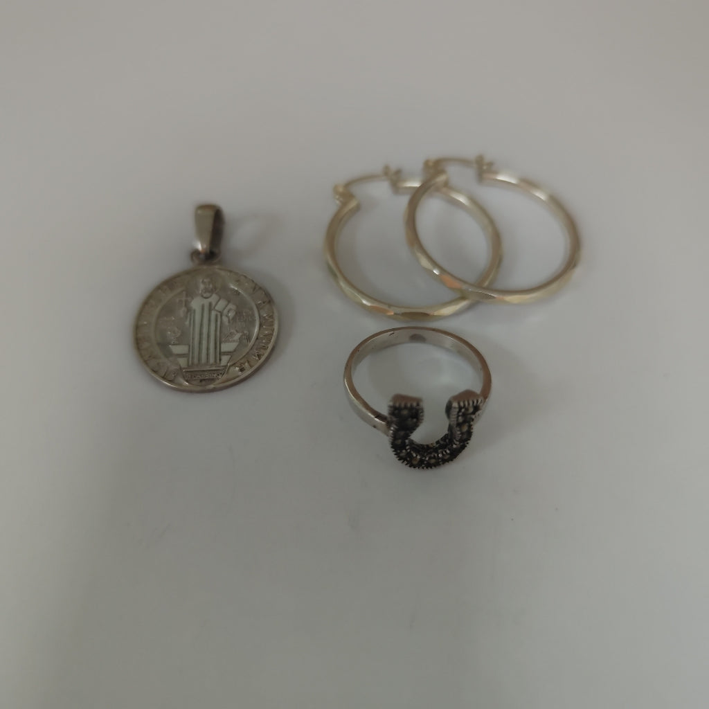 ANILLITO, ARRACADAS PAR, MEDALLA RELIGIOSA PLATA 10.8 GRMS (SEMINUEVO)