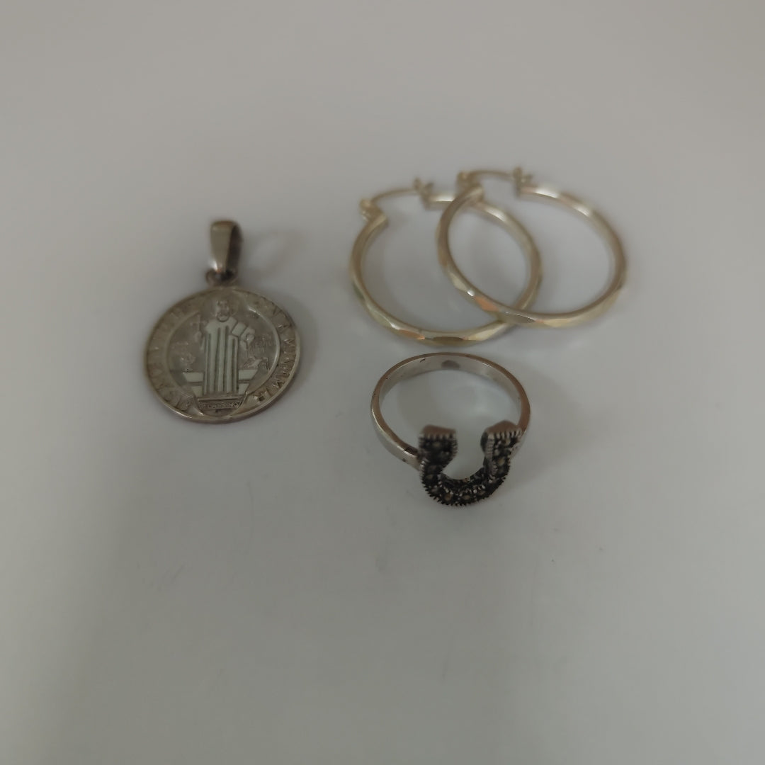 ANILLITO, ARRACADAS PAR, MEDALLA RELIGIOSA PLATA 10.8 GRMS (SEMINUEVO)
