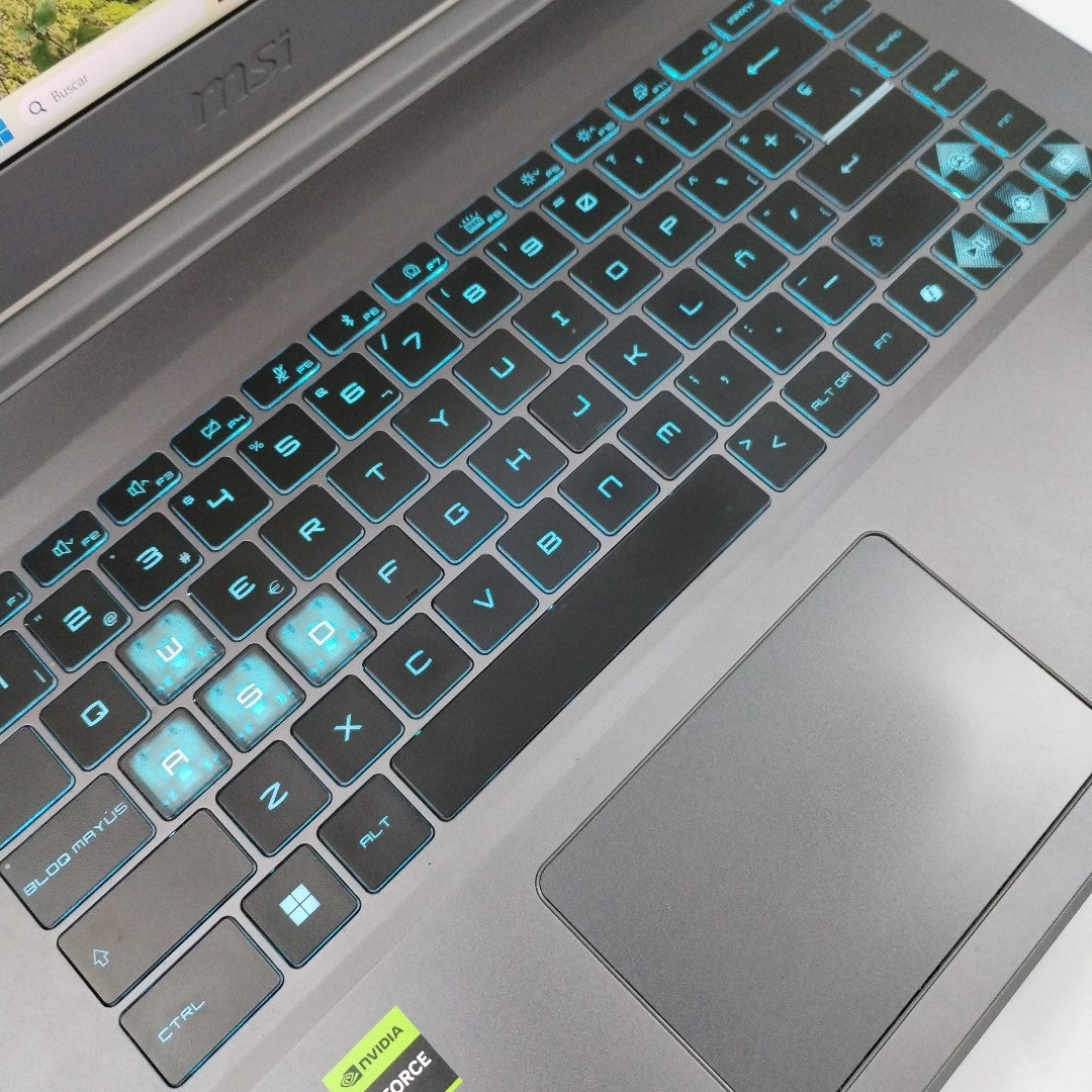 LAPTOP MSI THIN 15 B13VE-3028MX (2025) 512 GB SSD 16 GB RAM (SEMINUEVO)