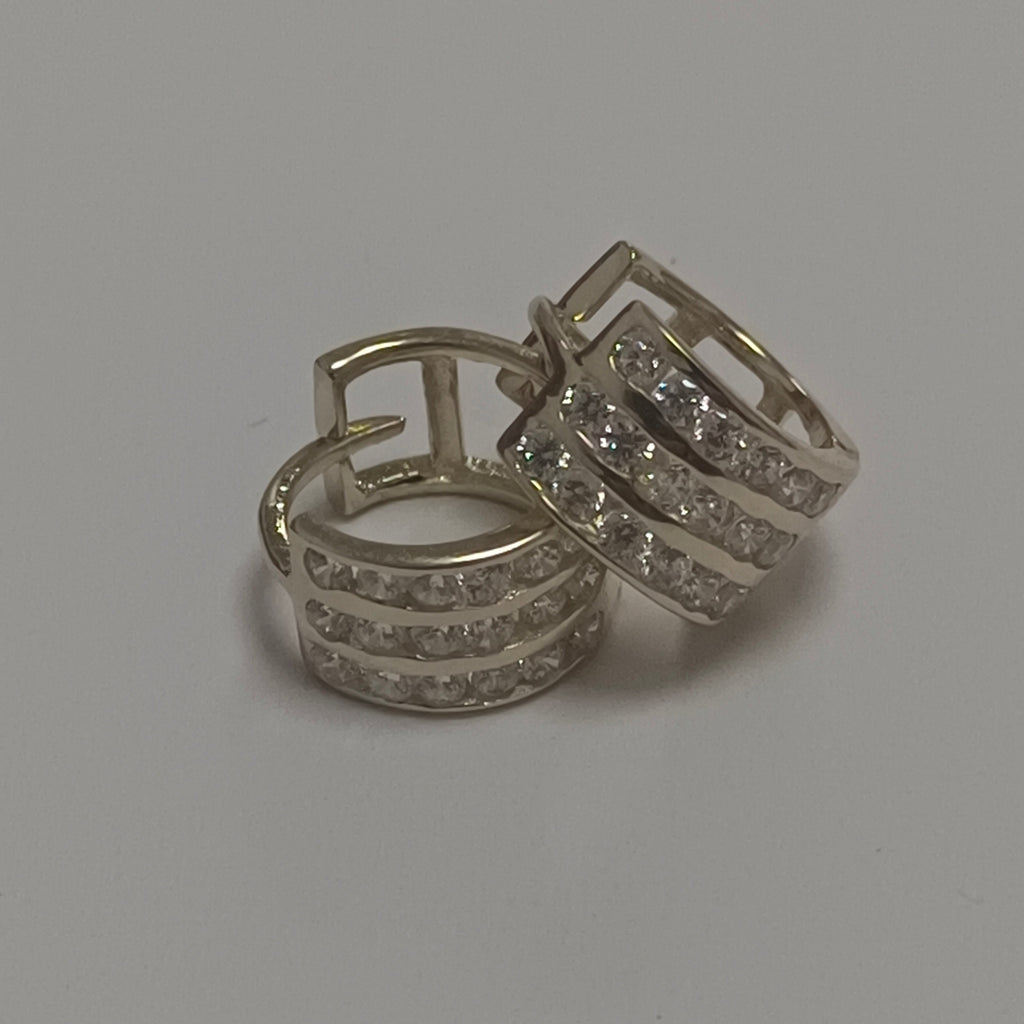 ARETES HUGGIES C CIRCONIA 14K 2.1 GR (NUEVO)