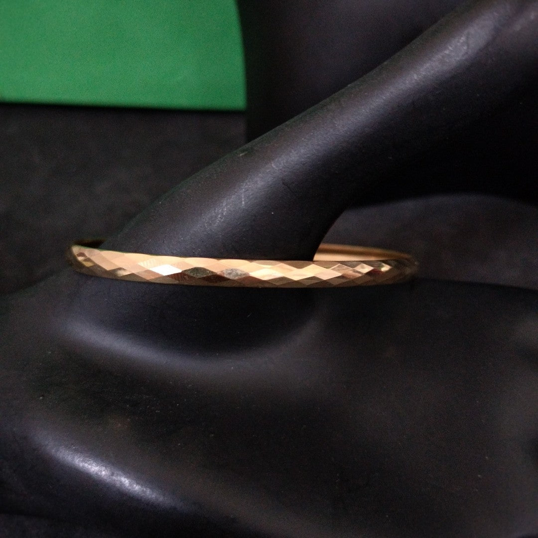 PULSERA RIGIDA ORO 10 K 3.7 GRMS (SEMINUEVO)