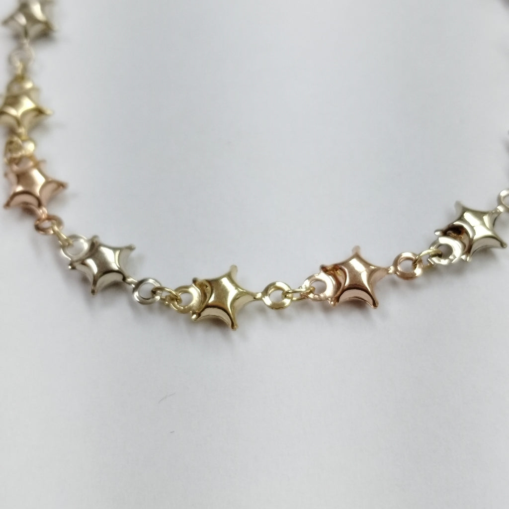 PULSERA TEJIDO ESPECIAL ESTRELLAS COMBINADAS 14K 18 CM 2.2 GR (NUEVO)