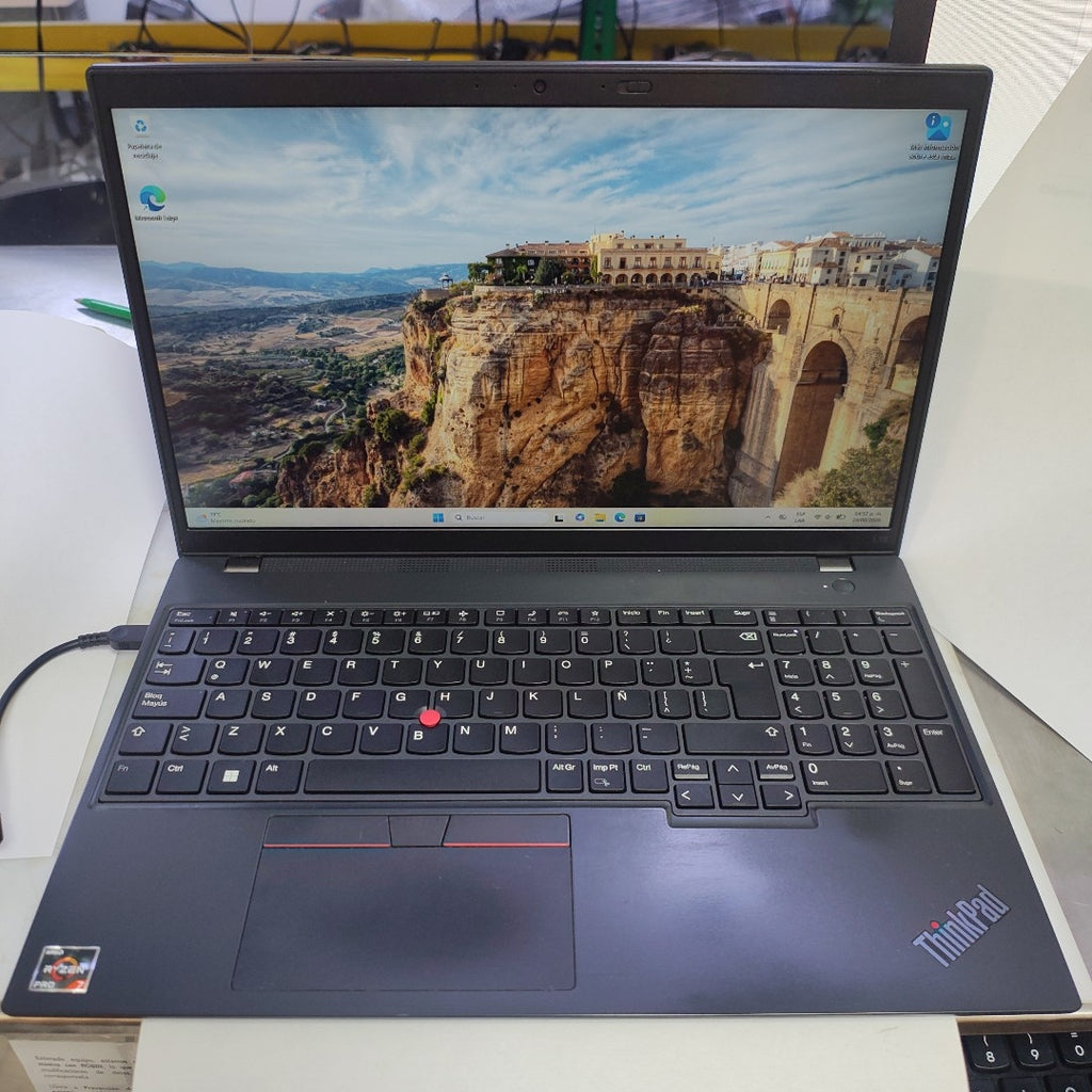 LAPTOP LENOVO THINKPAD L15 GEN 4 (2024) 512 GB SSD 32 GB RAM (SEMINUEVO)