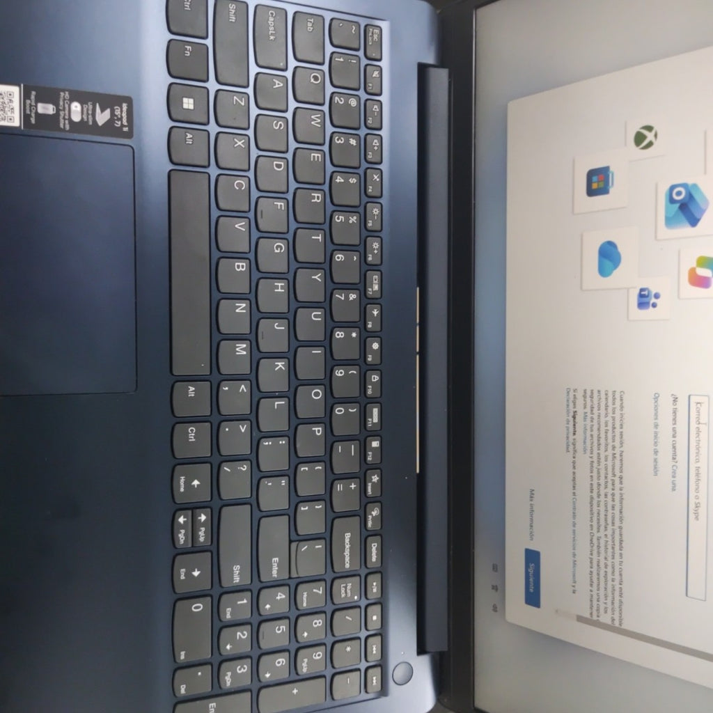 LAPTOP LENOVO IDEAPAD 1 15IAU7 (2024) 256 GB SSD 8 GB RAM (SEMINUEVO)
