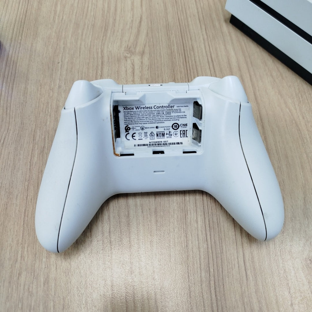 CONSOLA DE VIDEOJUEGO MICROSOFT XBOX ONE S 1 TB (SEMINUEVO)