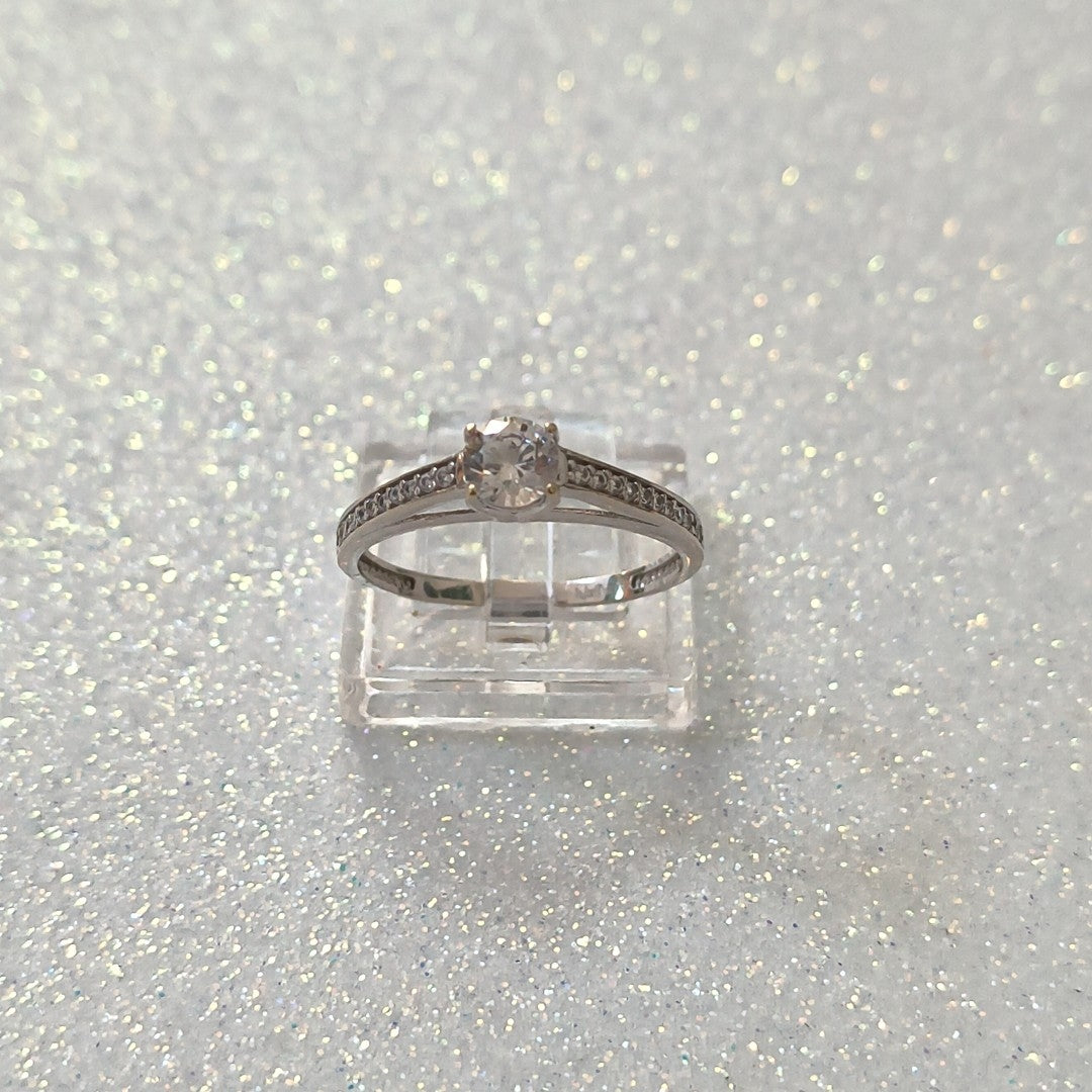 SOLITARIO ORO, ORO BLANCO 14 K 1.9 GRMS (SEMINUEVO)