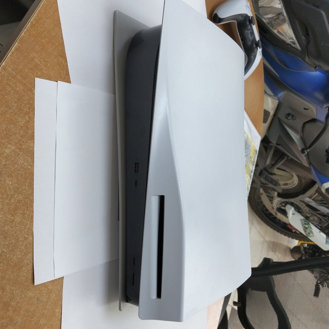 CONSOLA DE VIDEOJUEGO SONY PS5 825 SSD (SEMINUEVO)