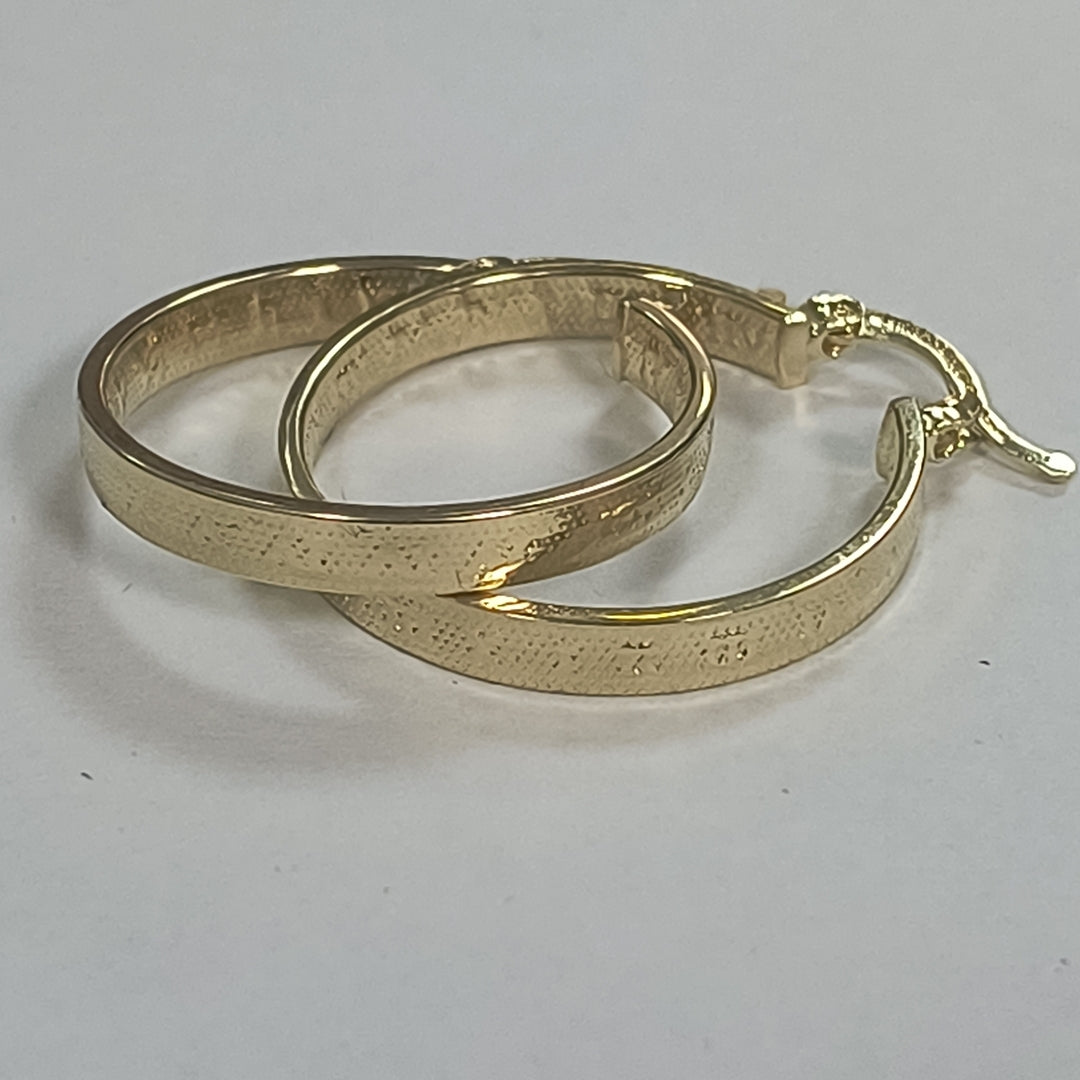 ARETES ARRACADAS TROQUELADA 14K 2.6 GR (NUEVO)