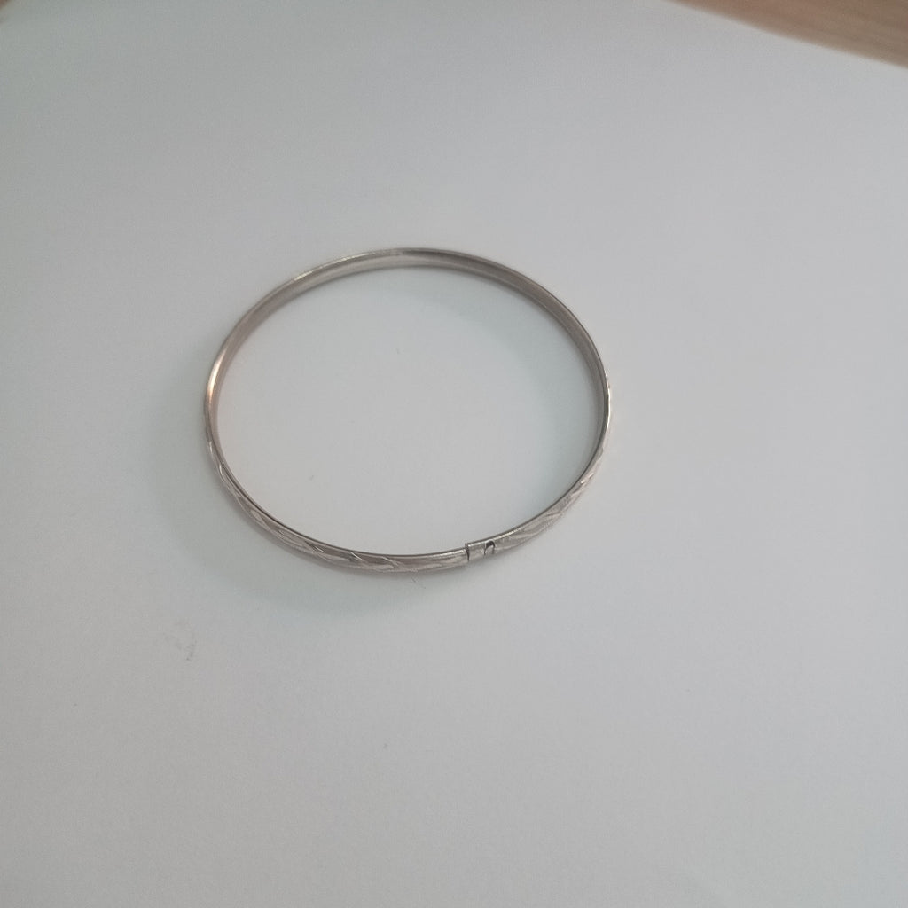 PULSERA RIGIDA PLATA 3.8 GRMS (SEMINUEVO)