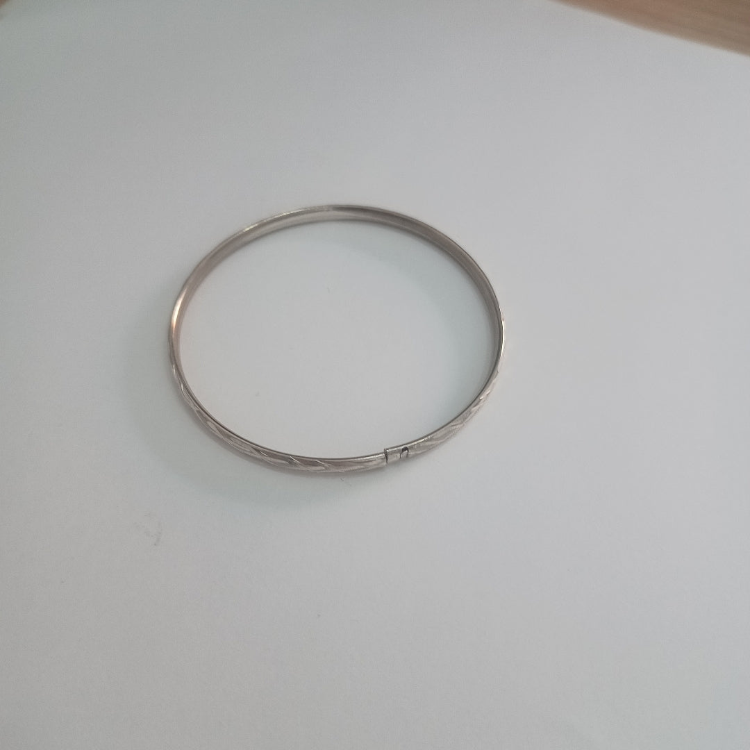 PULSERA RIGIDA PLATA 3.8 GRMS (SEMINUEVO)