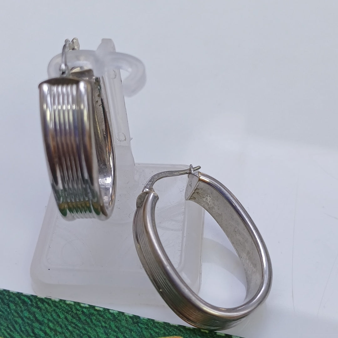 ARETES PAR ORO BLANCO 14 K 4.6 GRMS (SEMINUEVO)