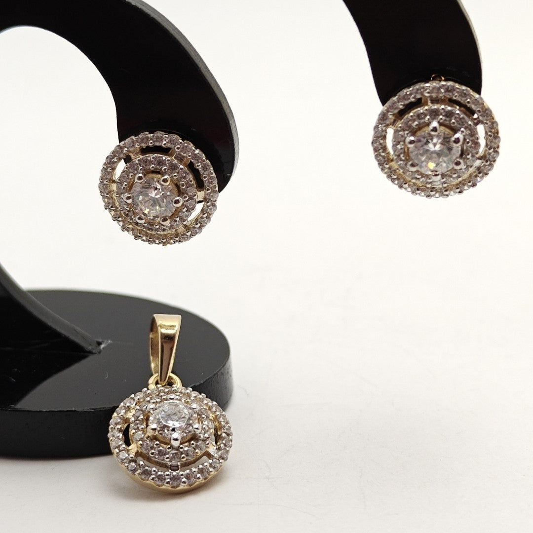 BROQUELES MEDIO ADEREZO BROQUELES Y DIJE C CIRCONIAS 14K 4.2 GR (NUEVO)
