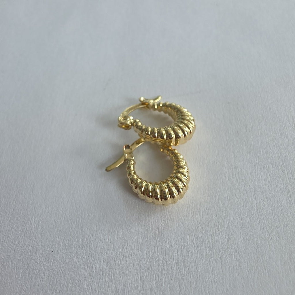 ARETES ARRACADA ESTRIADAS 14K 1.1 GR (NUEVO)