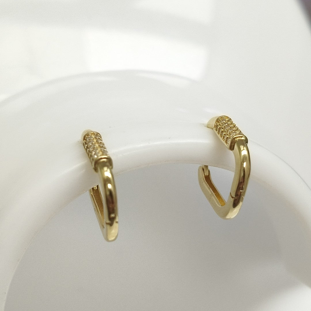 ARETES HUGGIES OVALADA C CIRCONIAS 14K 2.4 GR (NUEVO)