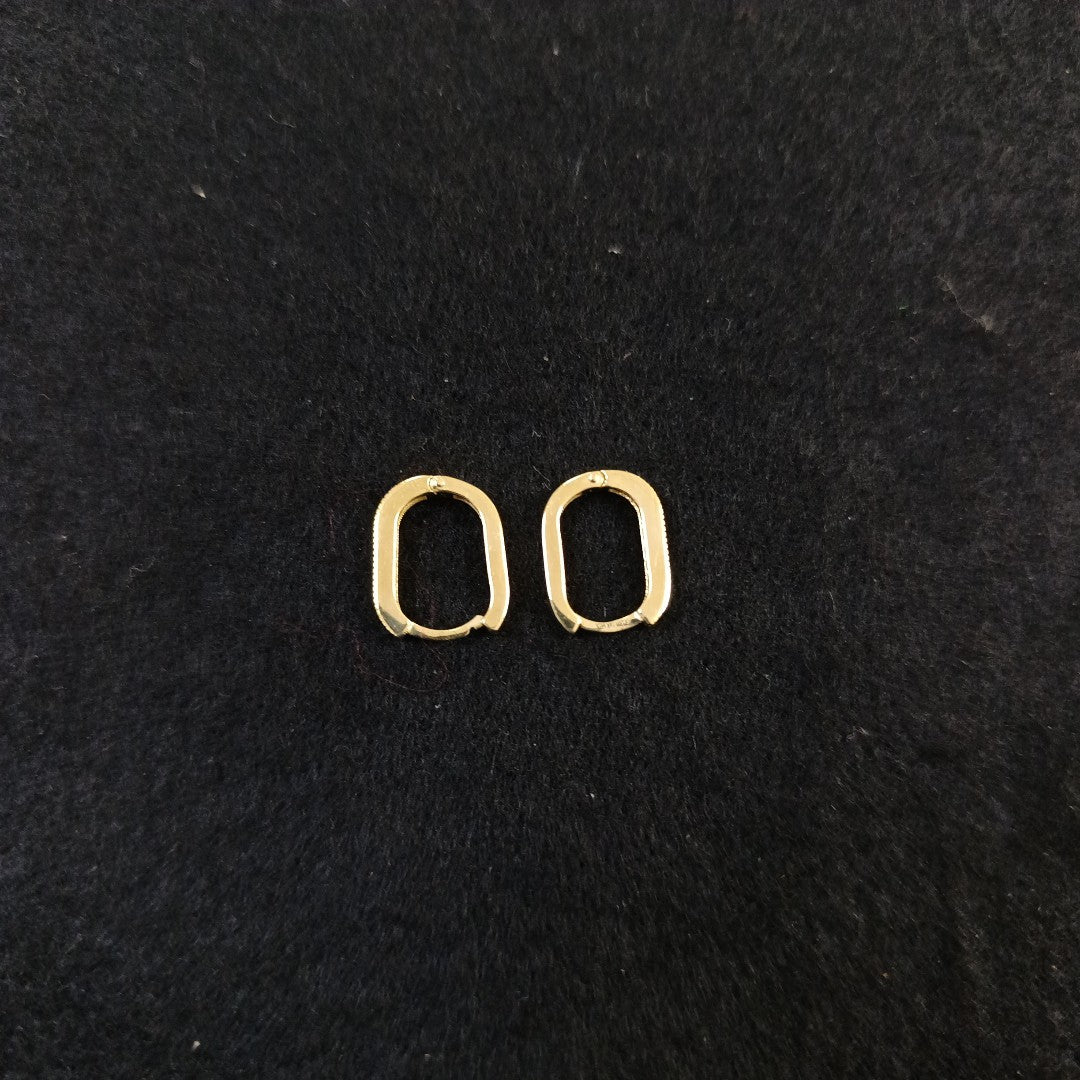 ARETES HUGGIES OVALADA C CIRCONIAS 14K 2.4 GR (NUEVO)