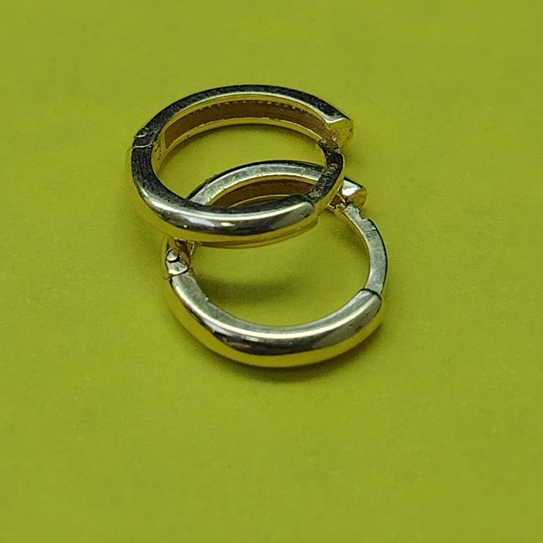 ARETES HUGGIES LISAS 14K 1.4 GR (NUEVO)
