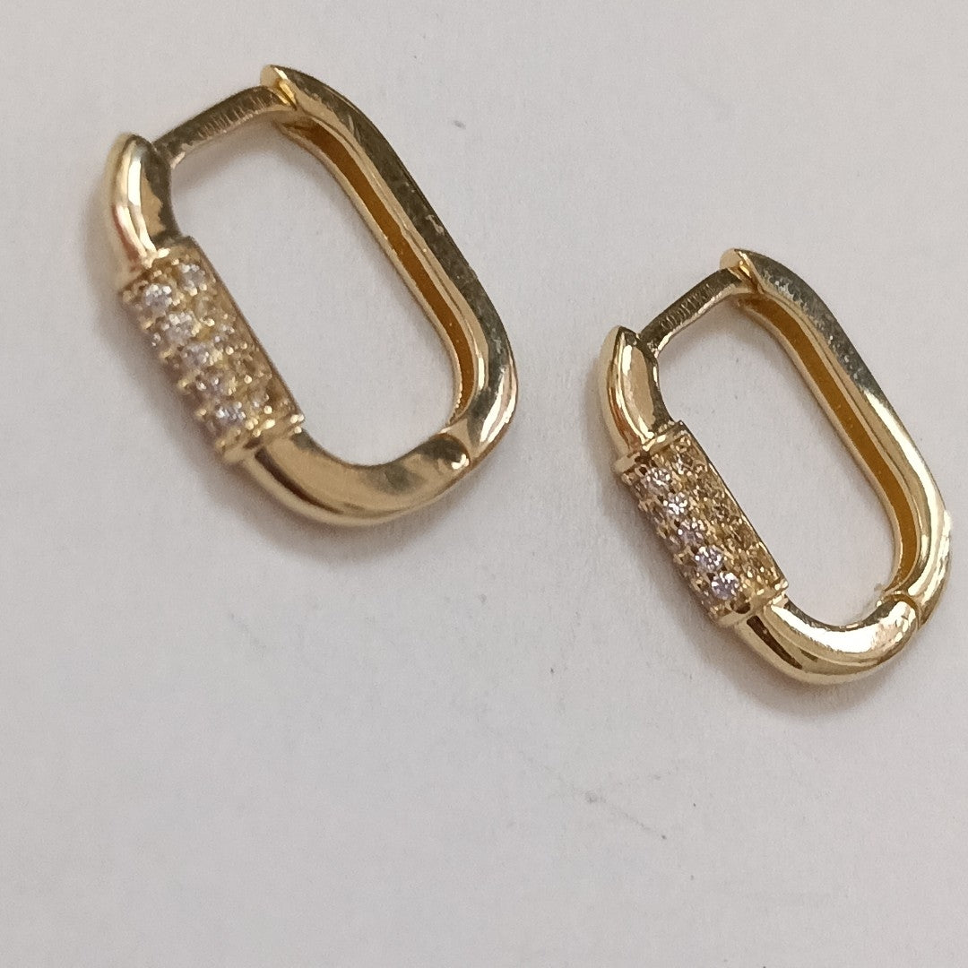 ARETES HUGGIES OVALADA C CIRCONIAS 14K 2.4 GR (NUEVO)
