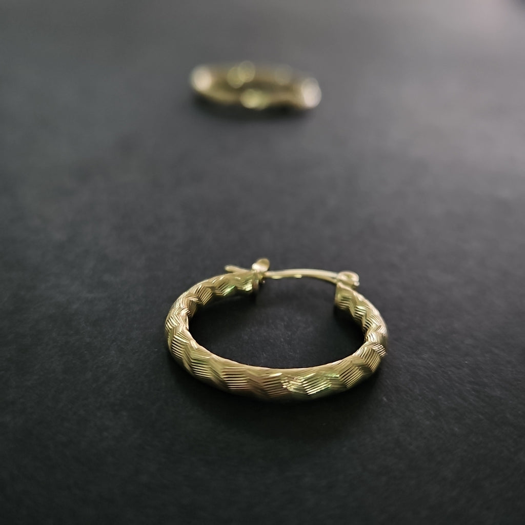 ARETES ARRACADAS LABRADAS 14K 2.1 GR (NUEVO)