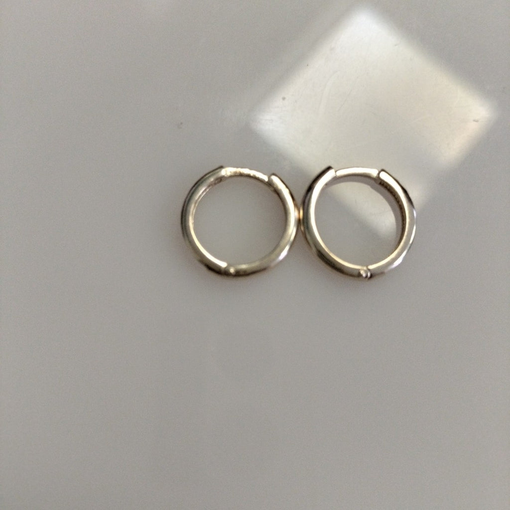 ARETES HUGGIES C CIRCONIA 14K 1.6 GR (NUEVO)