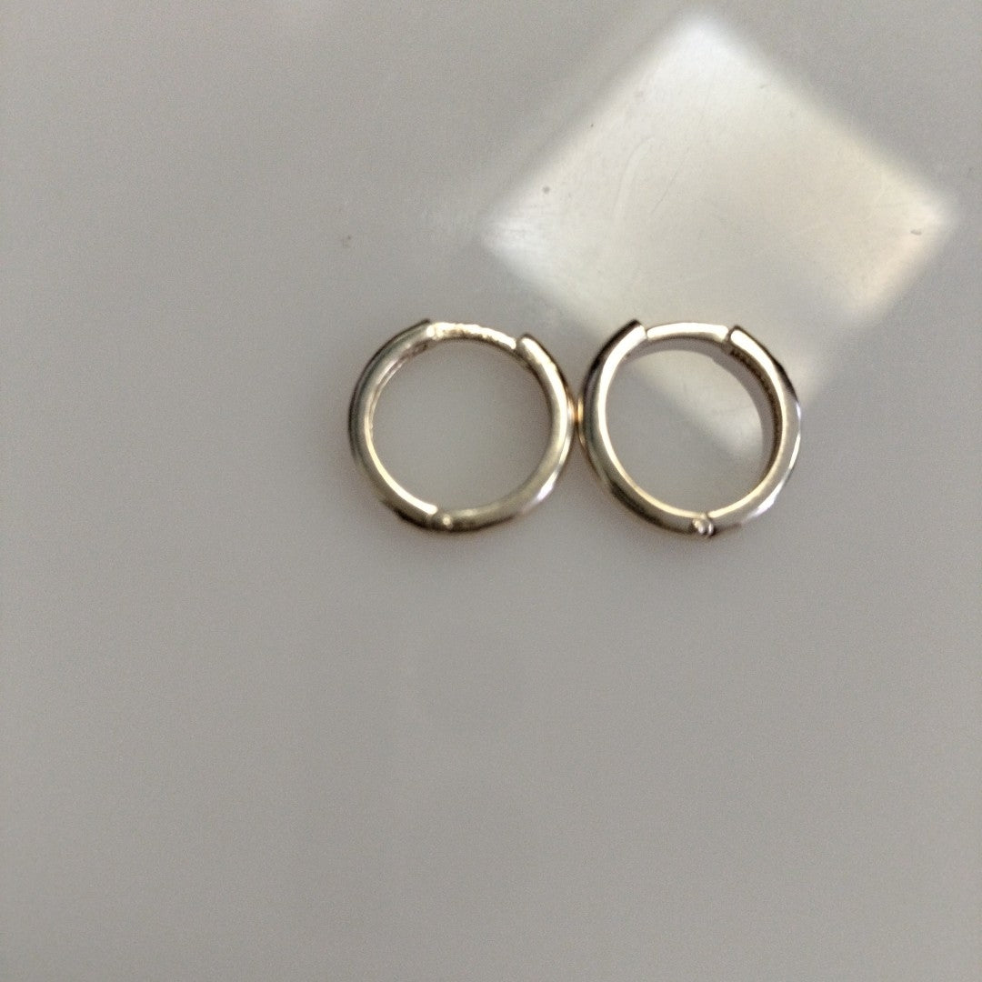 ARETES HUGGIES C CIRCONIA 14K 1.6 GR (NUEVO)