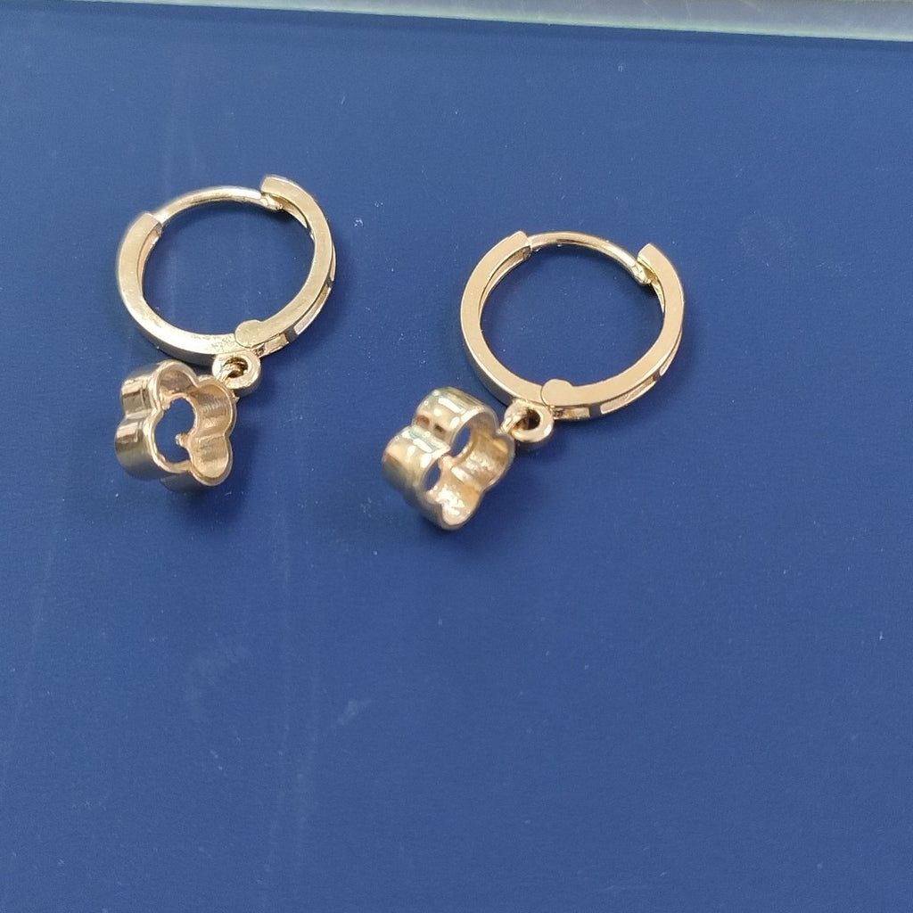 ARETES ARRACADAS CON DIJE 14K 2.4 GR (NUEVO)