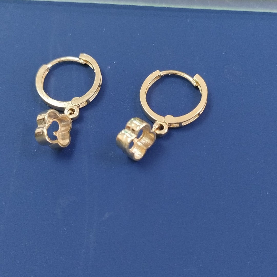 ARETES ARRACADAS CON DIJE 14K 2.4 GR (NUEVO)