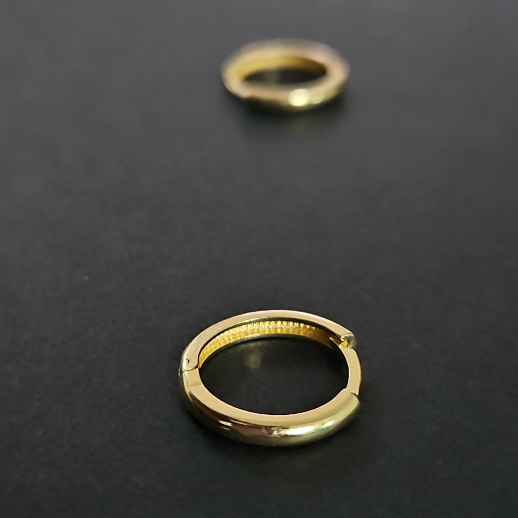 ARETES HUGGIES LISAS 14K 1.6 GR (NUEVO)