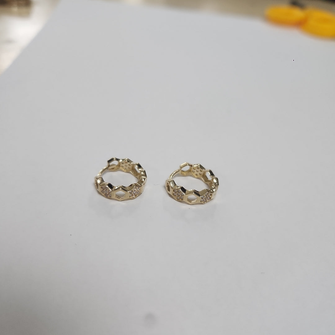 ARETES HUGGIES HEXAGONALES C CIRCONIAS 14K 2.5 GR (NUEVO)