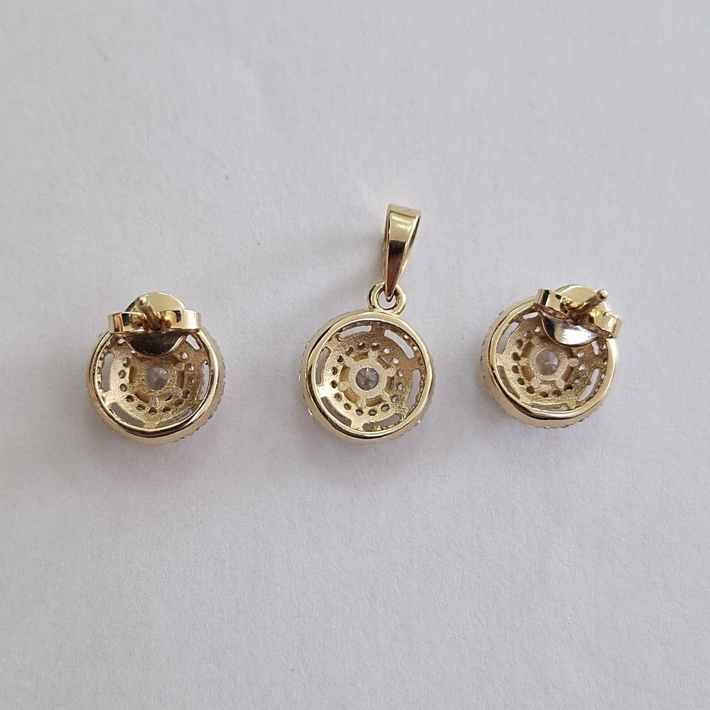 BROQUELES MEDIO ADEREZO BROQUELES Y DIJE C CIRCONIAS 14K 4.2 GR (NUEVO)