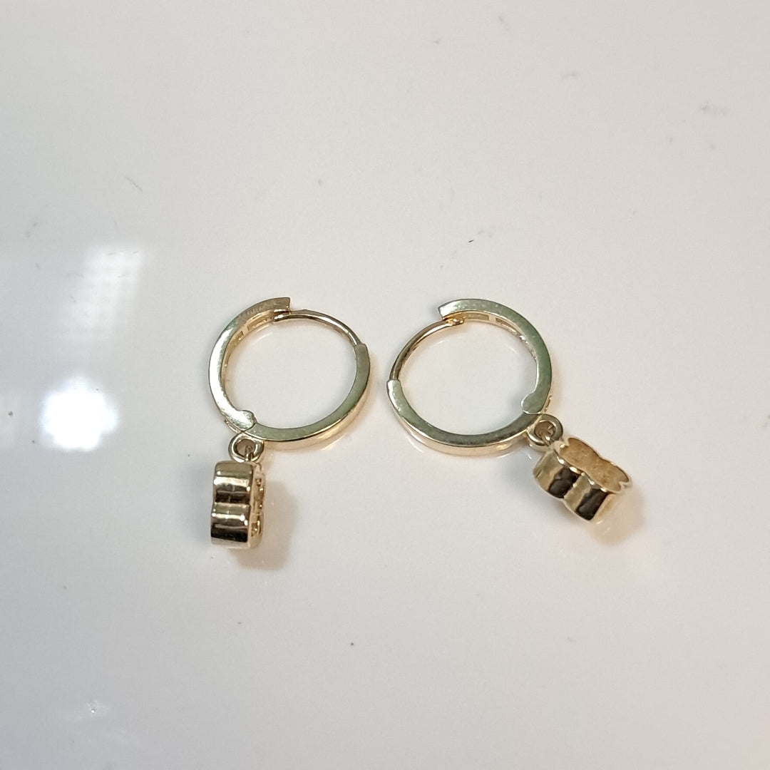 ARETES ARRACADAS CON DIJE 14K 2.4 GR (NUEVO)