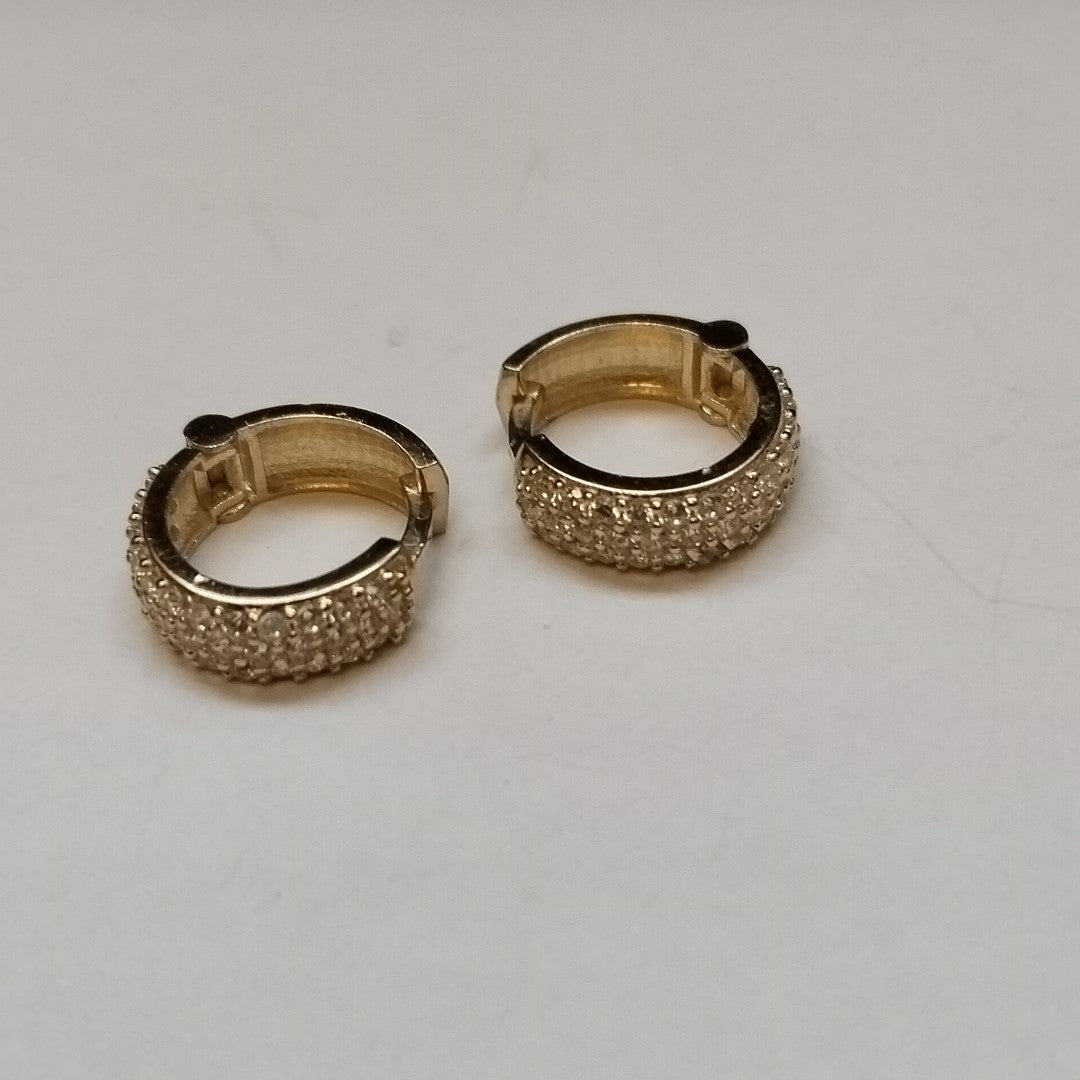 ARETES HUGGIE CON CIRCONIAS 14K 2.1 GR (NUEVO)