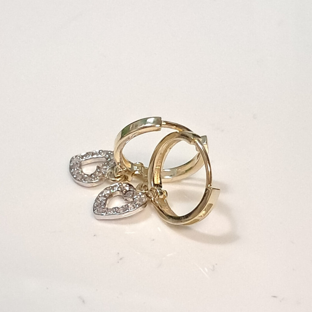 ARETES HUGGIES CON DIJE CORAZON Y CIRCONIAS 14K 2.2 GR (NUEVO)