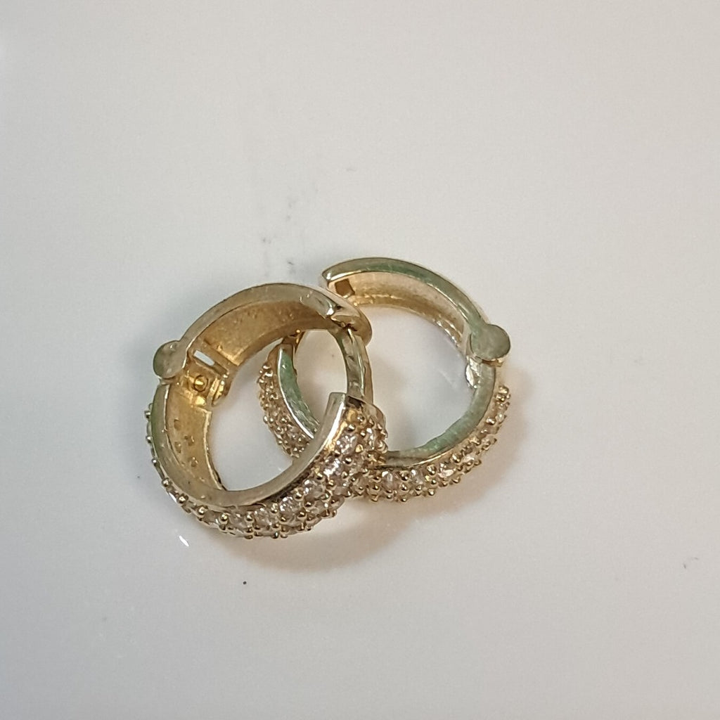 ARETES HUGGIE CON CIRCONIAS 14K 2.1 GR (NUEVO)