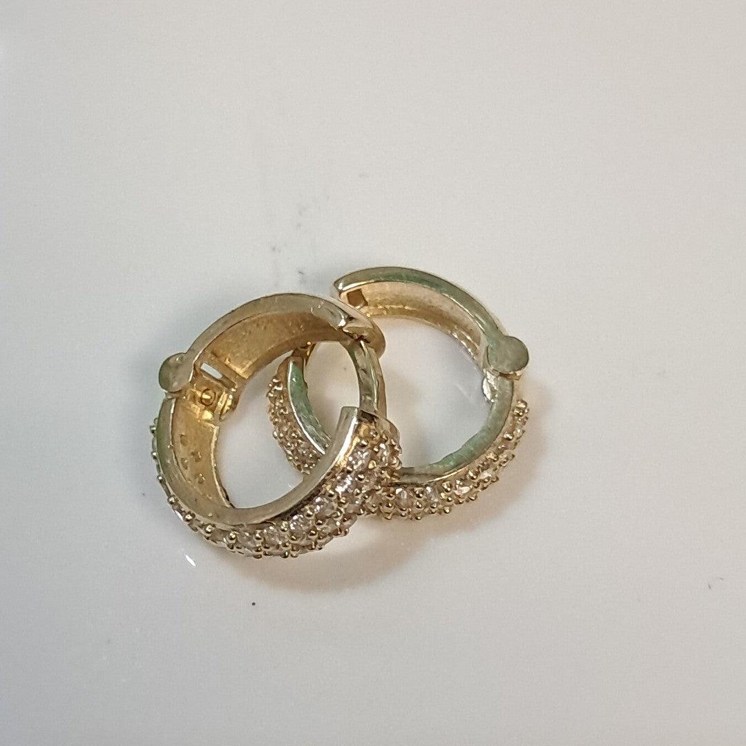ARETES HUGGIE CON CIRCONIAS 14K 2.1 GR (NUEVO)