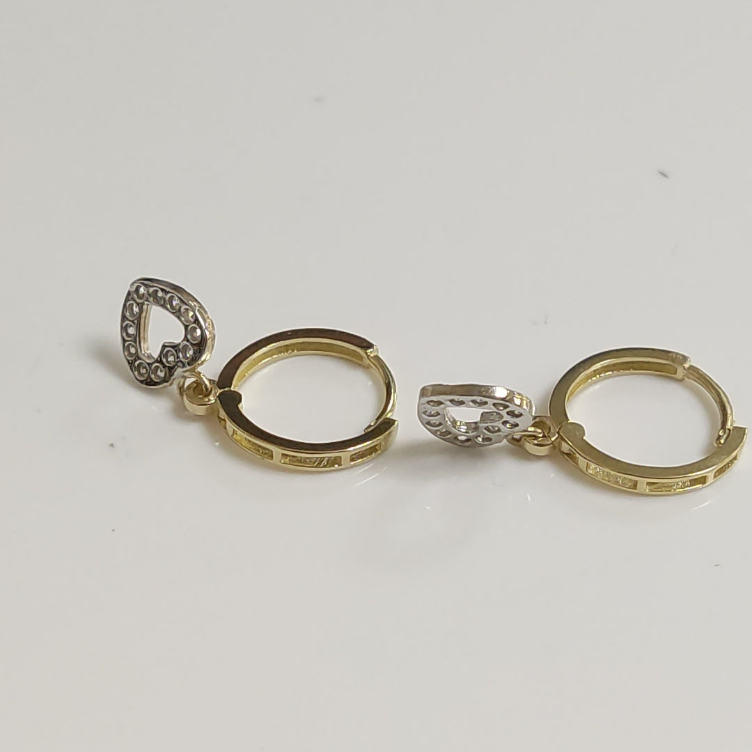 ARETES HUGGIES CON DIJE CORAZON Y CIRCONIAS 14K 2 GR (NUEVO)