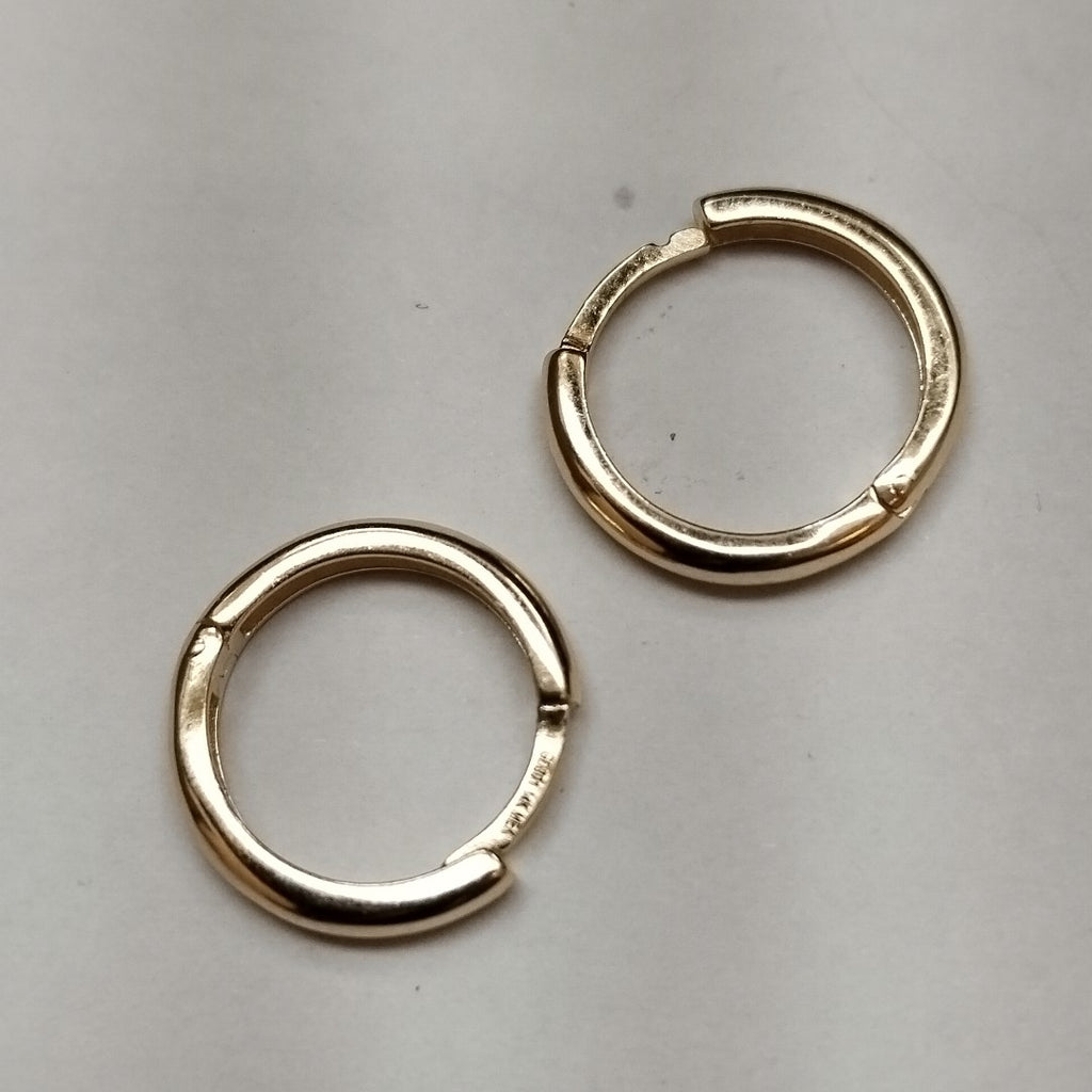 ARETES HUGGIES LISAS 14K 1.6 GR (NUEVO)