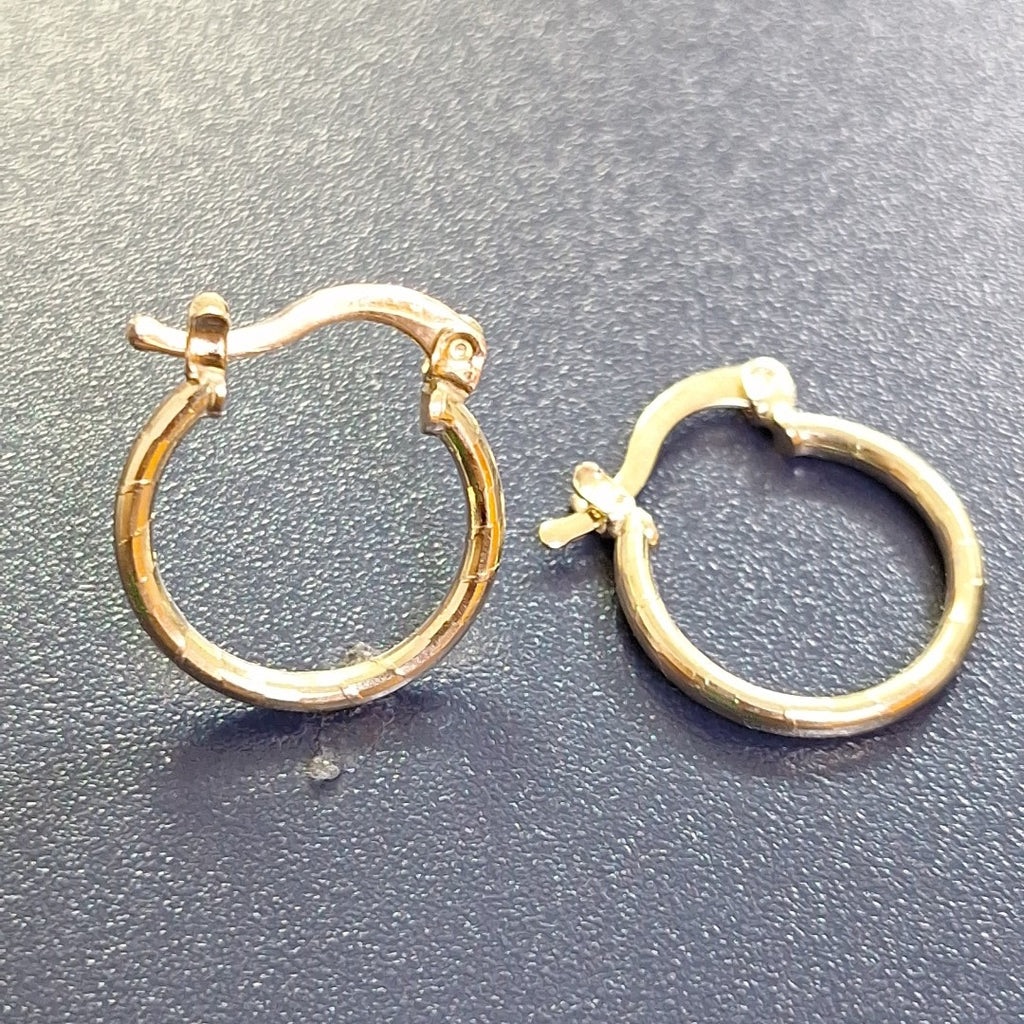 ARETES ARRACADAS ESTRIADAS 14K 1.4 GR (NUEVO)