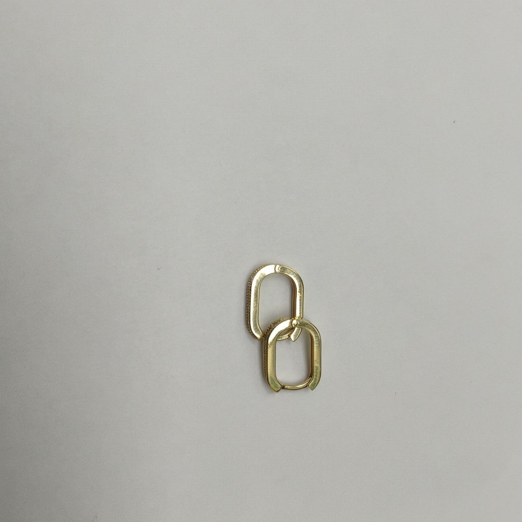 ARETES HUGGIES OVALADA C CIRCONIAS 14K 2.5 GR (NUEVO)
