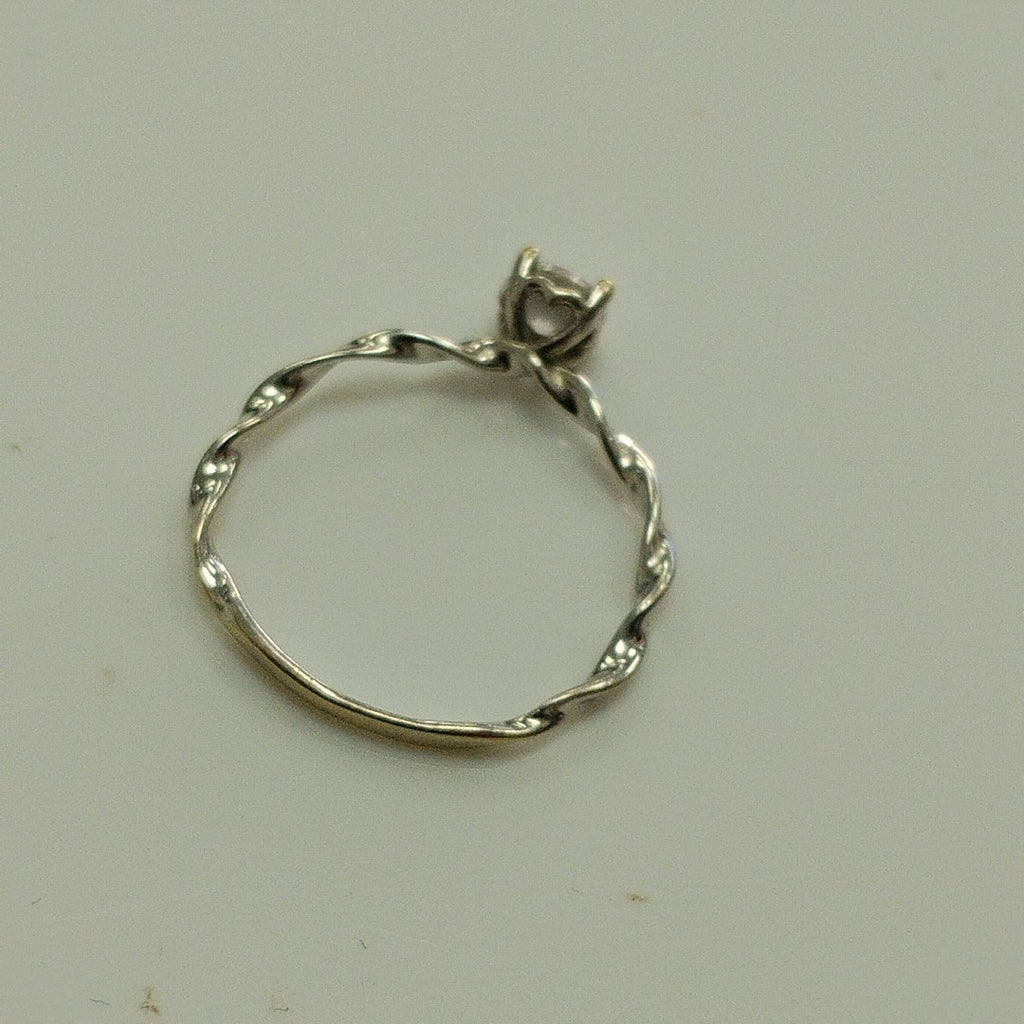 SOLITARIO ORO BLANCO 14 K 1.3 GRMS (SEMINUEVO)