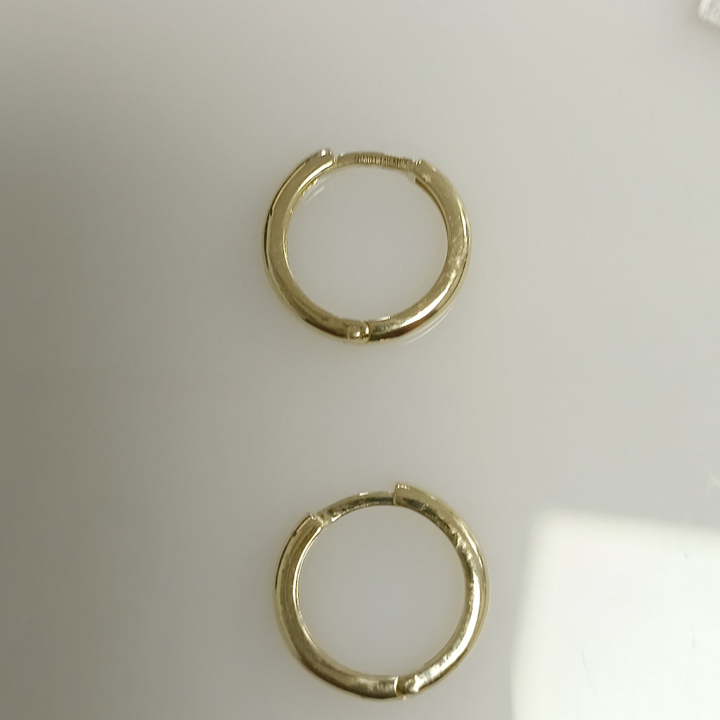 ARETES HUGGIES LISAS 14K 1.6 GR (NUEVO)