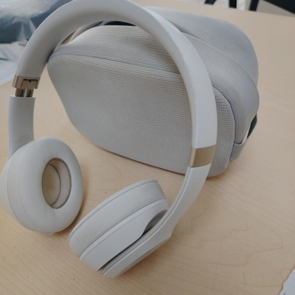 AUDIFONOS BEATS SOLO 4 INALAMBRICO ON EAR (SEMINUEVO)