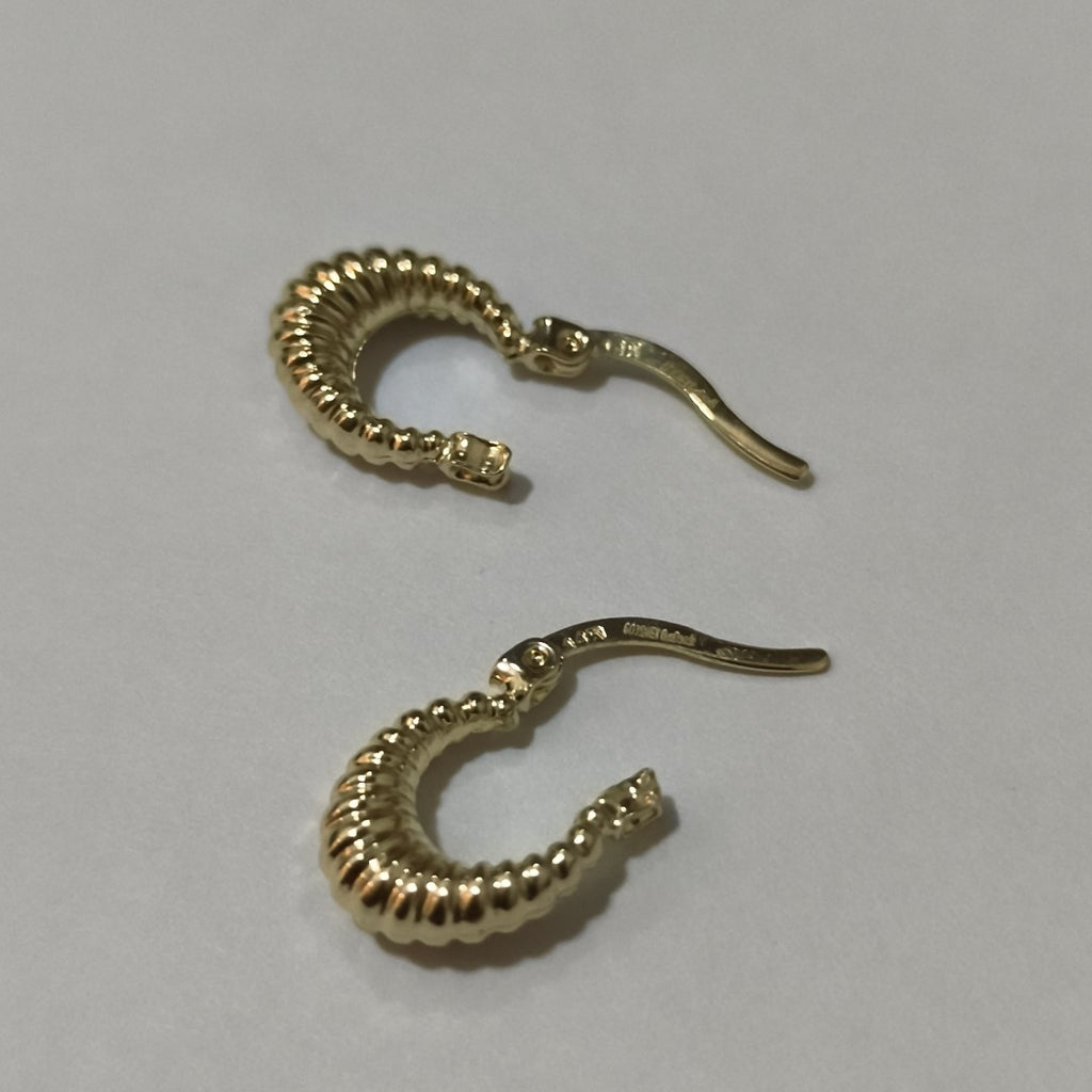 ARETES ARRACADA ESTRIADAS 14K 1.1 GR (NUEVO)