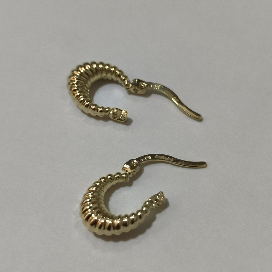 ARETES ARRACADA ESTRIADAS 14K 1.1 GR (NUEVO)